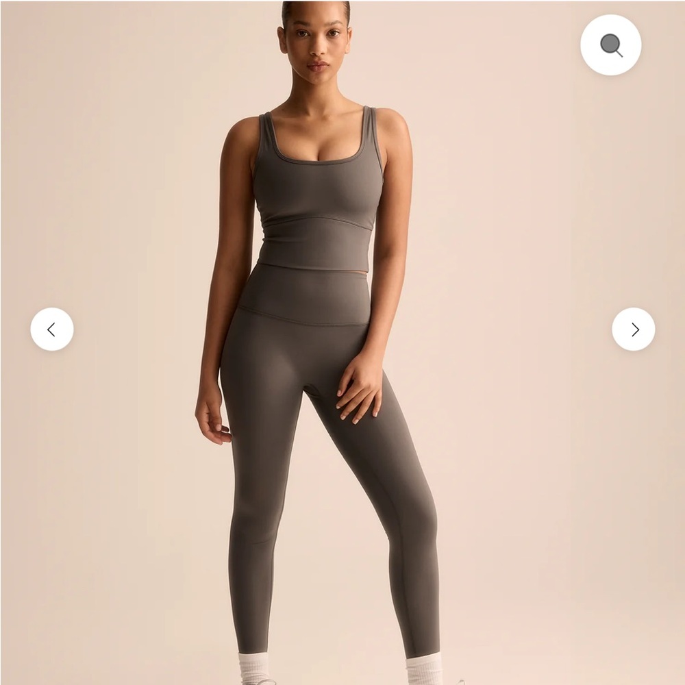 VEHLA activewear set in smoke